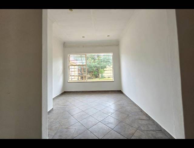 3 BEDROOM FREEHOLD FOR SALE IN RIDGEWAY